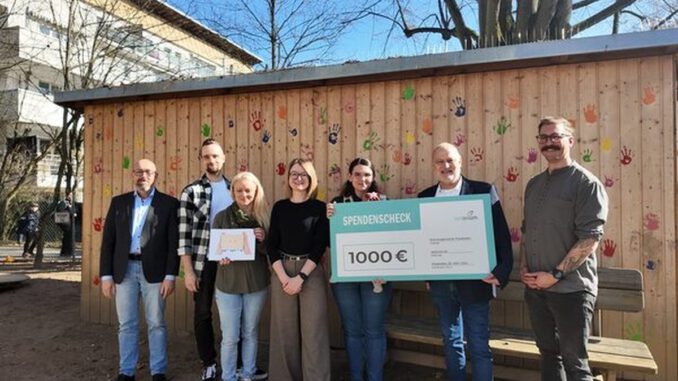 1.000 Euro und ein Holzroboter für den Ausbau des MINT Angebots in der Kita Europaviertel