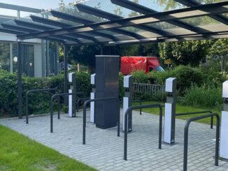 Neue Fahrradstation am Elsässer Platz ergänzt Parkhaus mit Ladeangebot und Service