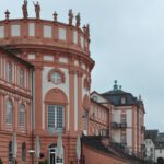 Paul Thomas Andersons Satire über Autoritarismus wird in Schloss Biebrich gezeigt