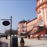 Rheingauer Winzer stellen Weine im Schloss Biebrich vor