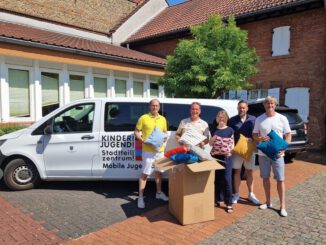 Rund 30 Kissen sollen Jugendräume in Wiesbaden wohnlicher machen