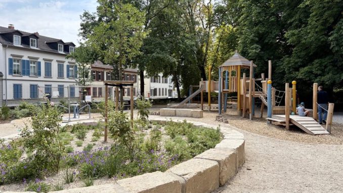 Spielplatz am Schlosspark Biebrich eröffnet mit inklusiven Angeboten Spielplatz am Schlosspark Biebrich eröffnet mit inklusiven Angeboten