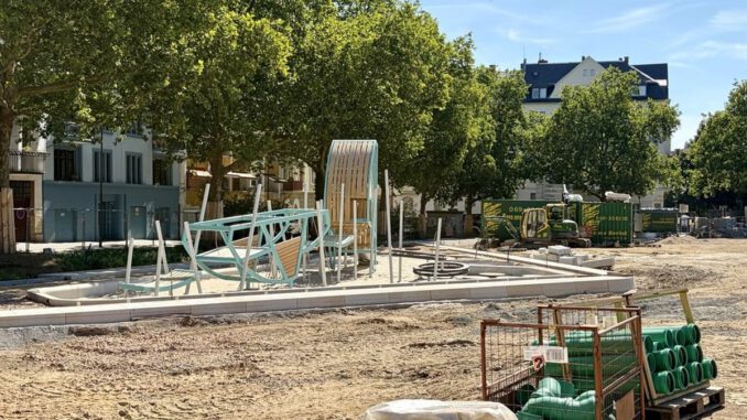 Westend bekommt Park statt Parkplatz: Bauarbeiten am Elsässer Platz laufen planmäßig Westend bekommt Park statt Parkplatz: Bauarbeiten am Elsässer Platz laufen planmäßig
