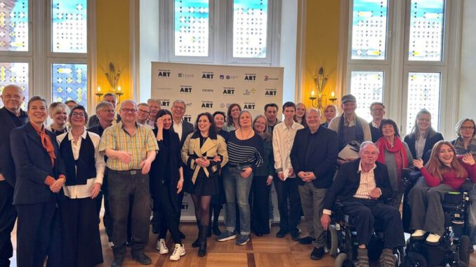 Wiesbaden beginnt inklusives Kunstprojekt mit Tandems aus Künstlern mit und ohne Beeinträchtigung Wiesbaden beginnt inklusives Kunstprojekt mit Tandems aus Künstlern mit und ohne Beeinträchtigung