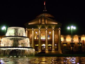 Wiesbaden: Drohnenshow am Kurhaus, Feuerwerksverbot und stärkere Kontrollen zum Jahreswechsel