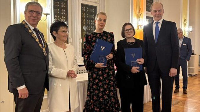 Wiesbaden ehrt Scherbakowa und Nawalnaja mit Ludwig-Beck-Preis; Bürgermutpreis für zwei Lebensretter