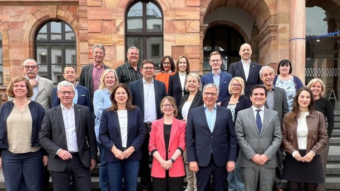 Wiesbaden: Neue Magistratsmitglieder beginnen ihre Arbeit im Rathaus Wiesbaden: Neue Magistratsmitglieder beginnen ihre Arbeit im Rathaus
