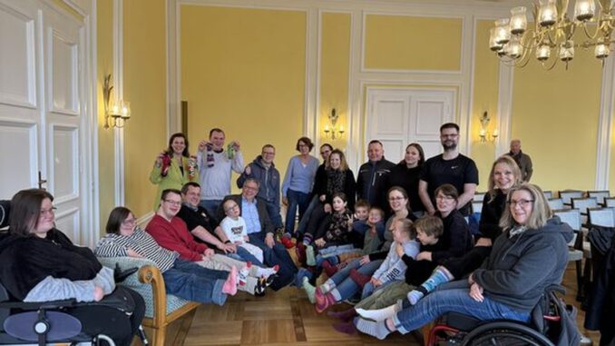 Wiesbaden ruft zum Tragen unterschiedlicher Socken anlässlich Welt Down Syndrom Tag auf Wiesbaden ruft zum Tragen unterschiedlicher Socken anlässlich Welt Down Syndrom Tag auf